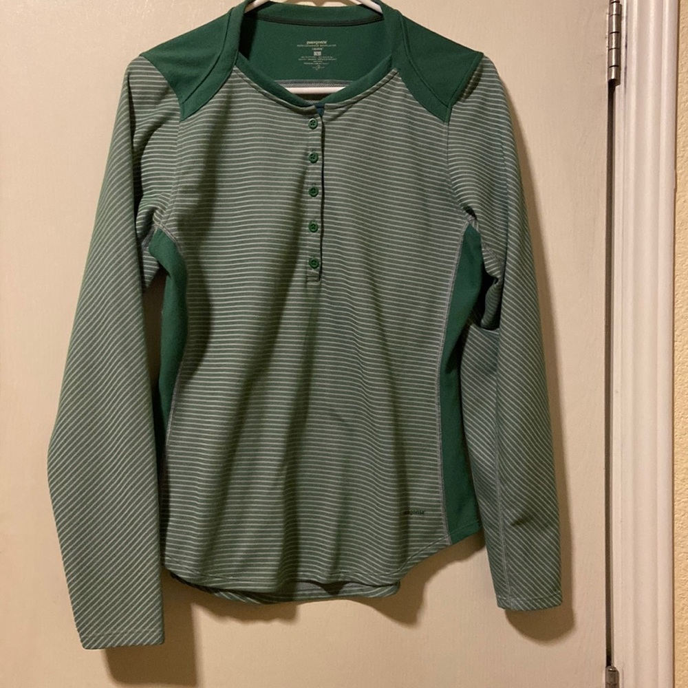 Patagonia green capilene baselayer